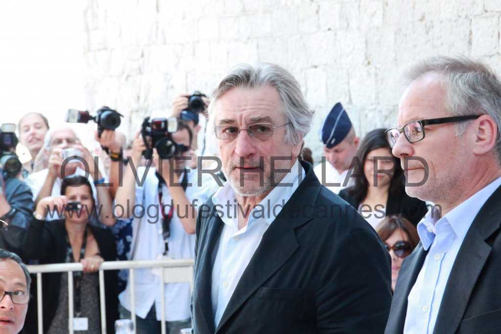 CANNES: AIOLI DU MAIRE AU SUQUET AVEC LE JURY ; De Niro, Jud Law…