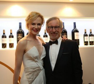 Kidman, Spielberg 5ème édition de Mouton Cadet Wine Bar de Baron Philippe de Rothschild, fournisseur officiel du Festival de Cannes.