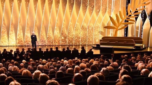  Le jury présidé par Pedro Almodovar a remis la Palme d’or au film suédois The Square, de Ruben Östlund. Le Grand Prix revient au Français Robin Campillo pour 120 battements par minute et un prix spécial du 70e anniversaire a été remis à l’actrice Nicole Kidman.