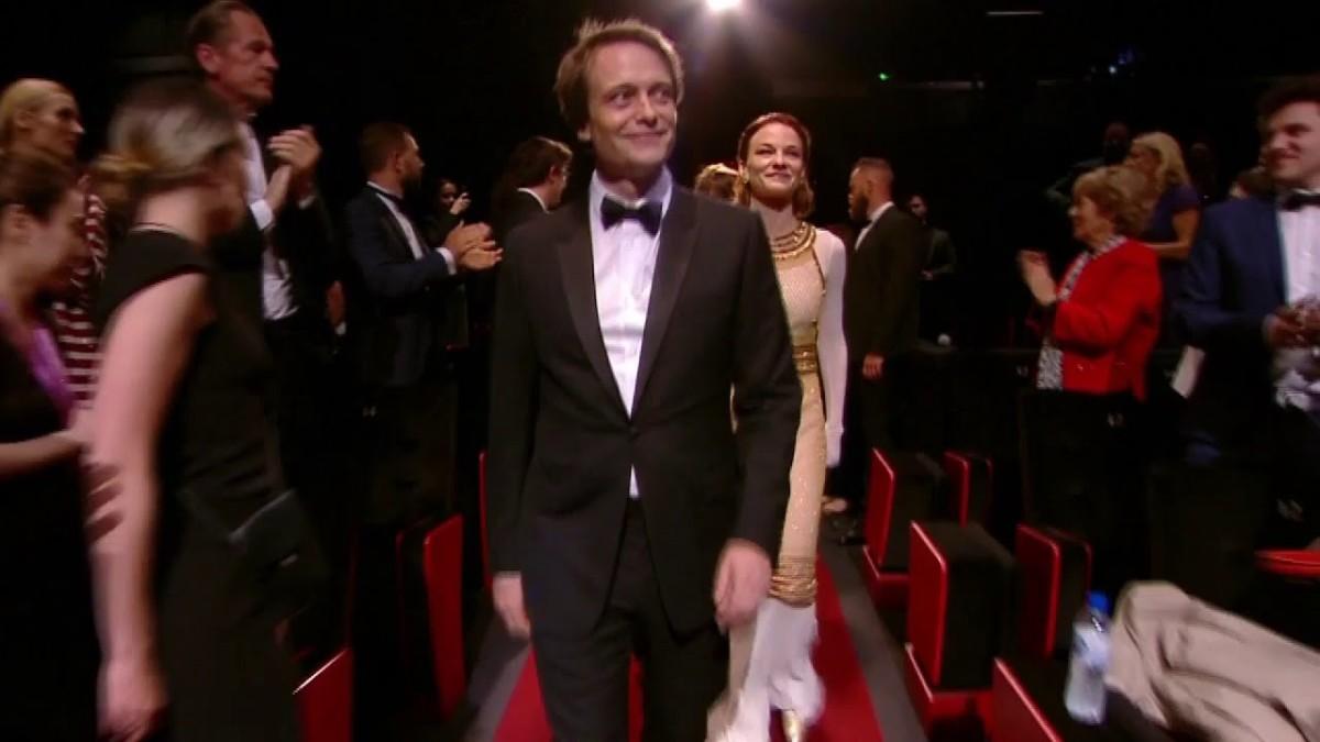 Accueil de l’équipe du film Une vie cachée dans le Palais des Festivals – Cannes 2019