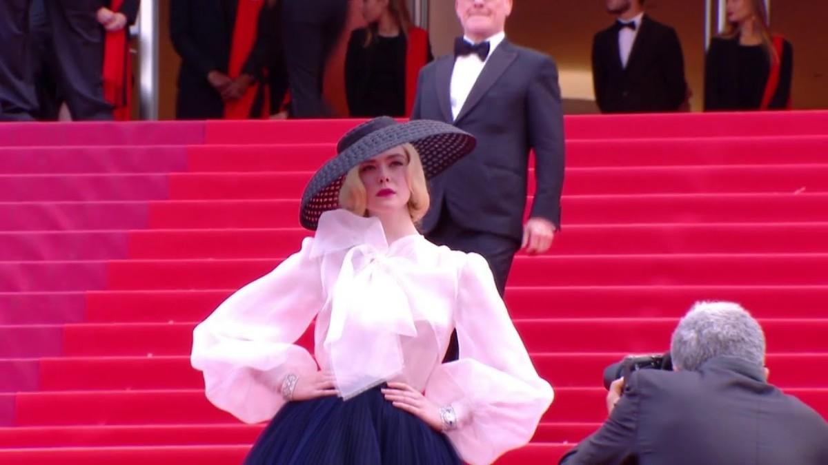 La montée des marches de la membre du jury Elle Fanning – Cannes 2019