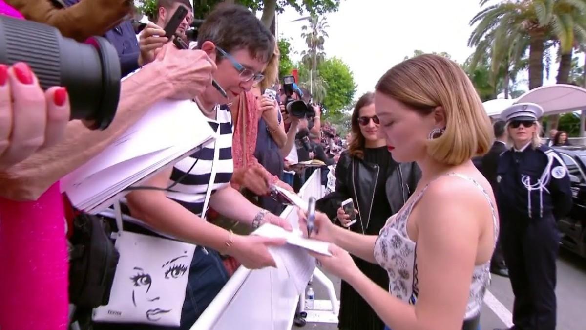 Arrivée de Léa Seydoux et de l’équipe de “Roubaix une lumière” sur la croisette – Cannes 2019