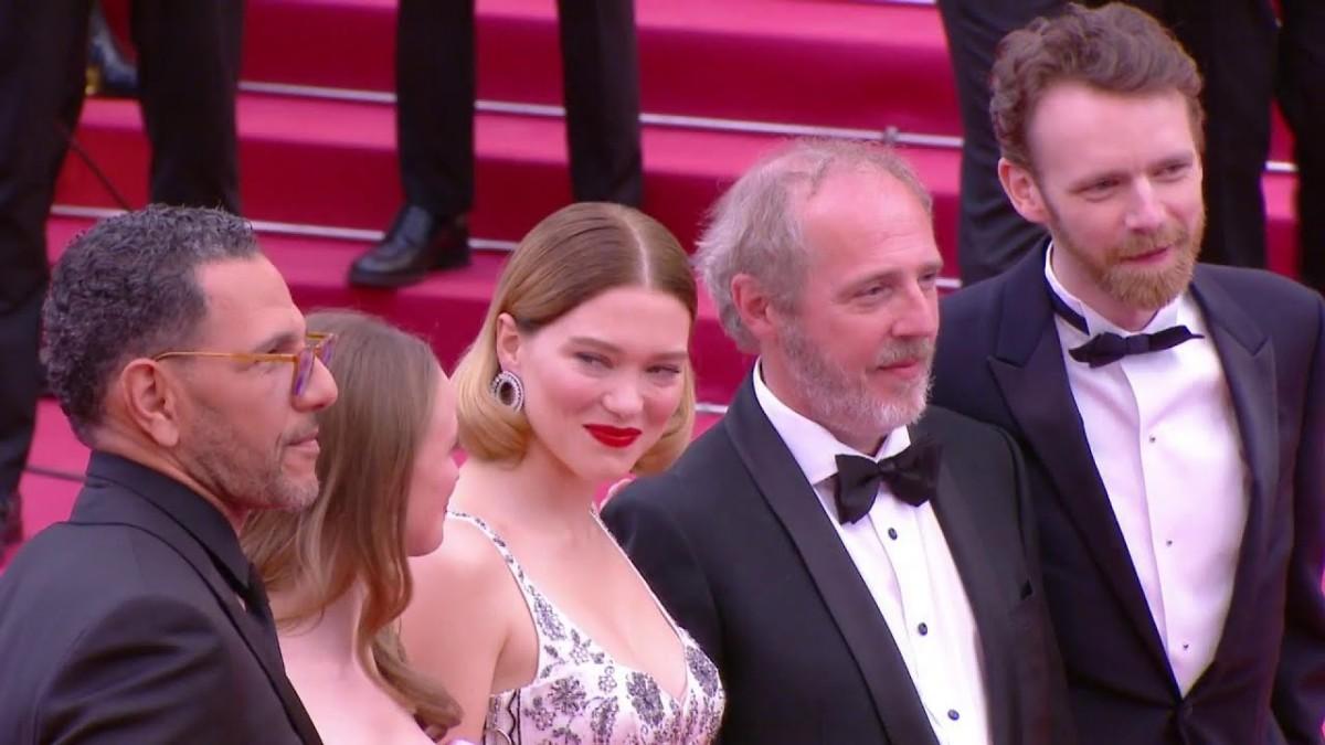 L’équipe de “Roubaix une lumière” sur le tapis rouge – Cannes 2019