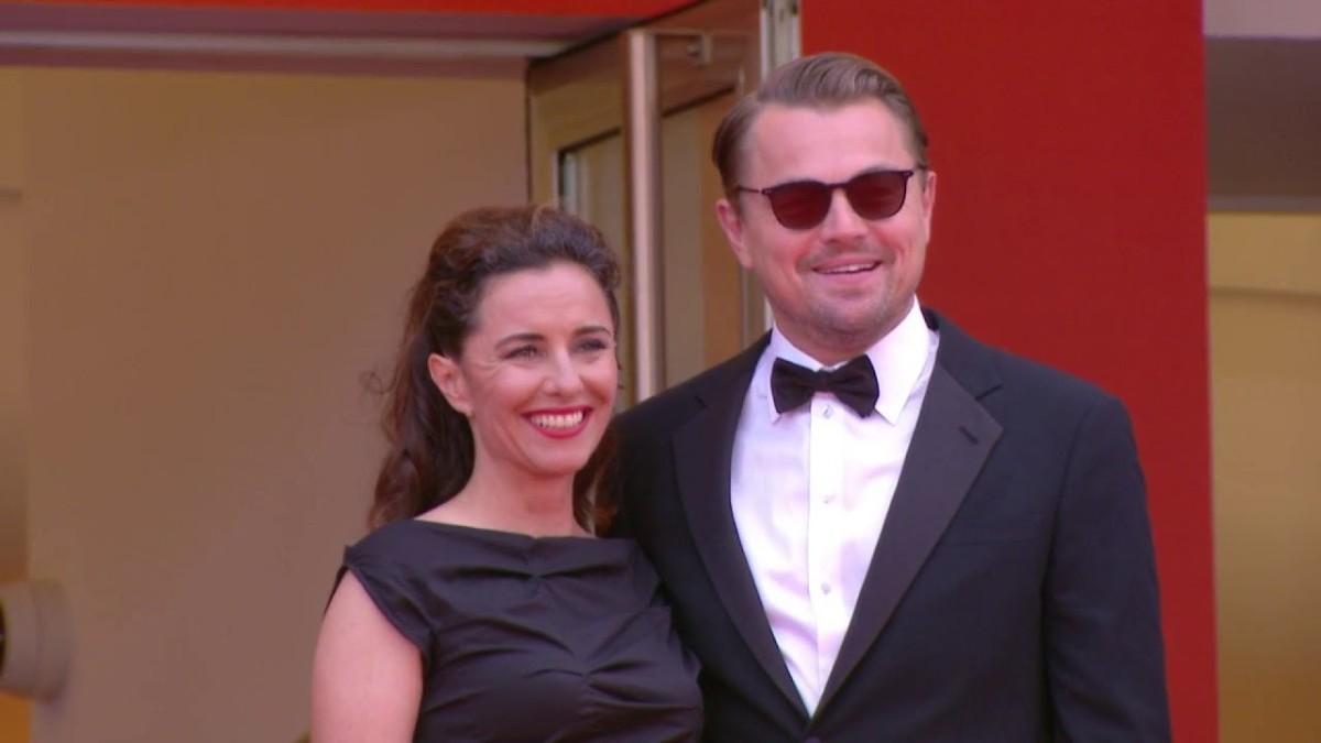 Leonardo Dicaprio et Leila Conners montent les marches pour le documentaire Ice on fire -Cannes 2019