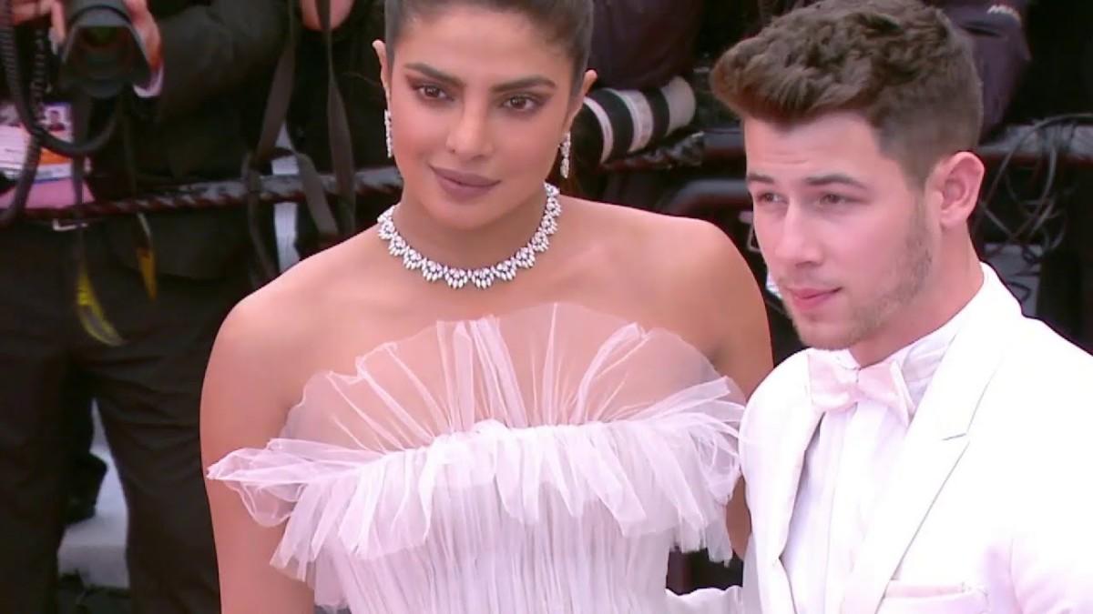 Priyanka Chopra Jonas et Nick Jonas sur les marches – Cannes 2019