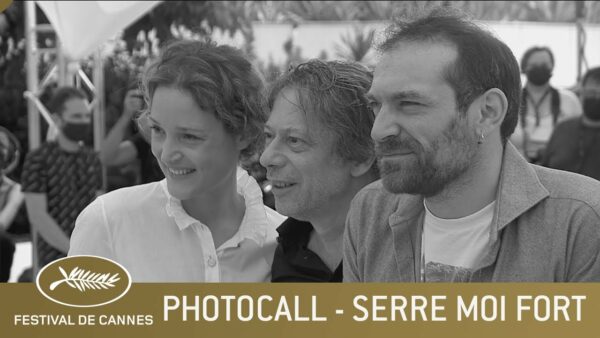 SERRE MOI FORT – PHOTOCALL – CANNES 2021 – VF