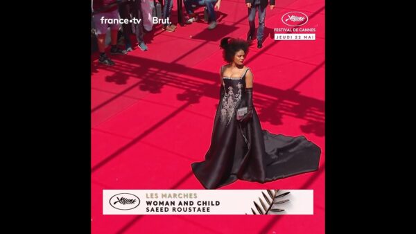 La chanteuse lyrique Axelle Saint-Cirel qui a chanté pour la parade Paris 2024 sur le tapis rouge !