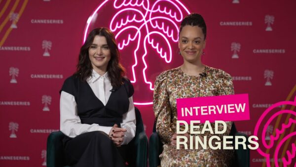 FAUX-SEMBLANTS (DEAD RINGERS) – Deux Rachel Weisz face à Britne Oldford dans un remake de Cronenberg