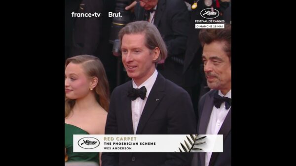 L’éblouissante équipe de « The Phoenician Scheme » gravit les marches du Festival de Cannes !