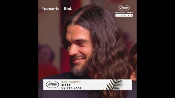 Le jeune réalisateur du film « Sirât », Oliver Laxe, sur le tapis rouge du festival de Cannes 2025 !