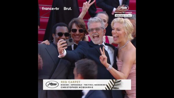En mode selfie sur le tapis rouge du Festival avec l’équipe de Mission Impossible !