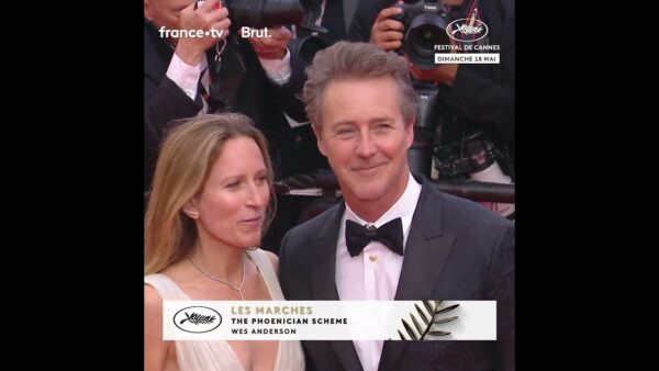 L’élégant Edward Norton monte les marches pour The Phoenician Scheme à Cannes 2025 !