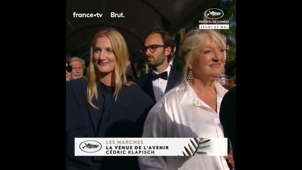 Charlotte de Turckheim monte les marches aux cotés de sa fille au Festival de Cannes 2025 !