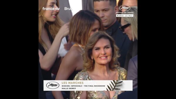 Halle Berry, rayonnante sur les marches, fait un coucou à la caméra !