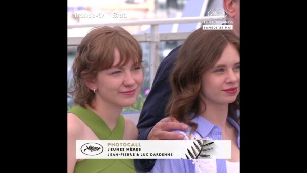 L’ équipe de « Jeune Mères » réunie au photocall !