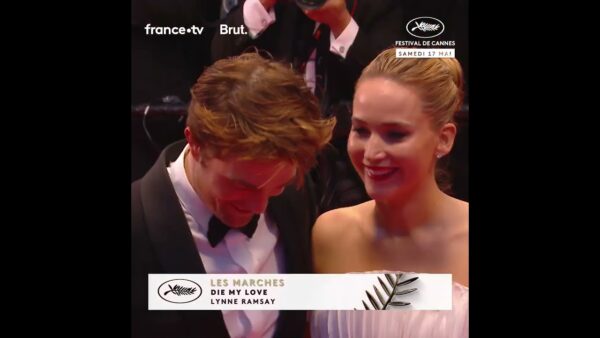Complicité entre Jennifer Lawrence et Robert Pattinson sur le red carpet du film « Die my love » !