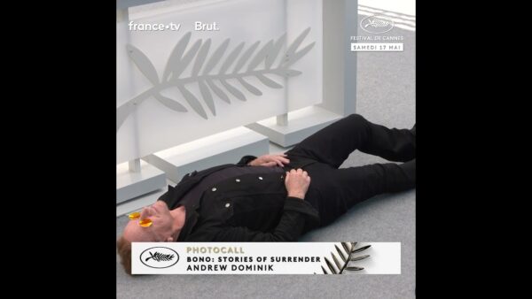 Bono joue à cache-cache au photocall du Festival de Cannes 2025 !