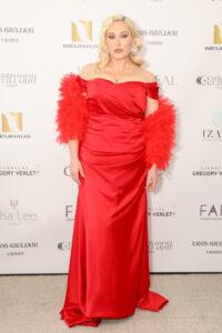 Hayley Hasselhoff dans une maxi robe bustier Christophe Guillarmé d