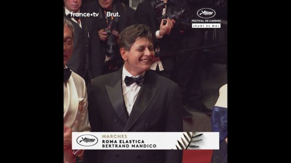 Moment de complicité entre Marion Cotillard et le public, toujours présent pour la séance de minuit