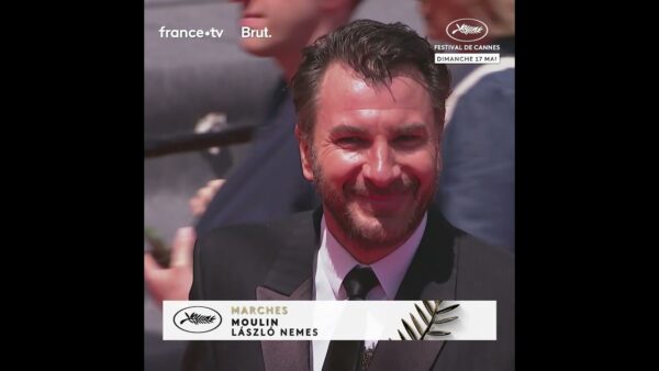 Mickaël Youn prend la pose devant les photographe du tapis rouge cannois !