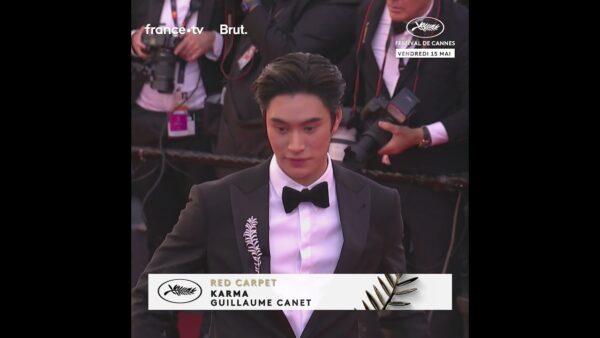 L&rsquo;apparition du chanteur GEMINI sur le tapis rouge !