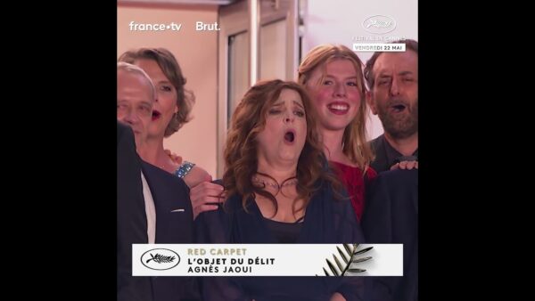 Une montée des marches en chanson pour l&rsquo;équipe de L’OBJET DU DÉLIT !