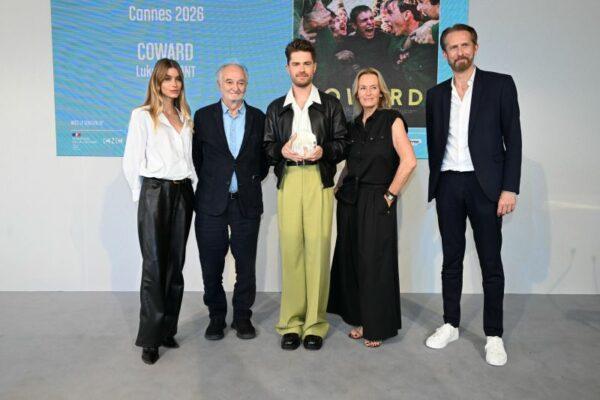 LUKAS DHONT REÇOIT LE PRIX DU CINÉMA POSITIF 2026 POURSON FILM COWARD©