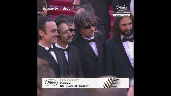 Le groupe FEU! CHATTERTON au grand complet sur les marches de Cannes !