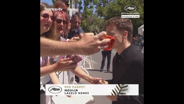 Félix Lefebvre au contact des festivaliers du Festival de Canne !