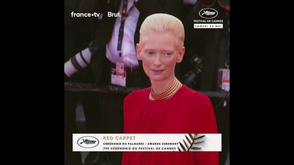 Tilda Swinton sur le tapis rouge pour remettre la Palme d’or lors de la cérémonie de clôture 2026 !