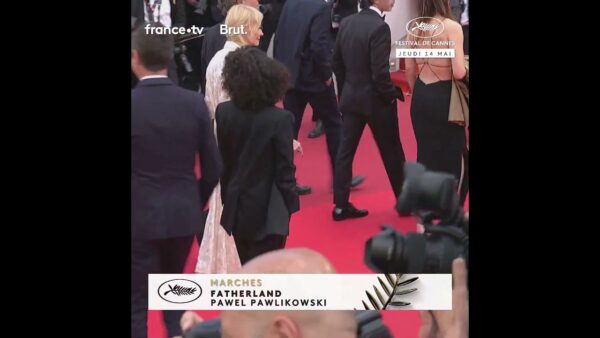 Ruth Negga, membre du jury officiel, monte les marches pour FATHERLAND !