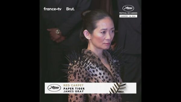 La prestance de la réalisatrice Chloé Zhao sur les marches de Cannes !