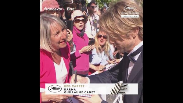 L&rsquo;échange de Philippe Lacheau avec ses fans avant la montée des marches !