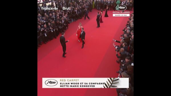 Elijha Wood sur le tapis rouge pour remettre une palme d&rsquo;or d&rsquo;honneur à Peter Jackson !