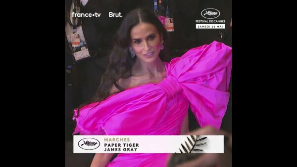 Demi Moore éclatante sous les flashs des photographes !