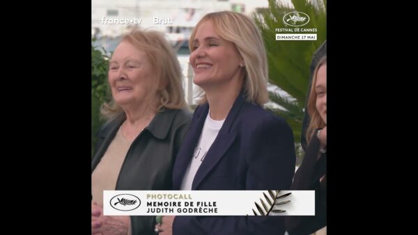 L&rsquo;ensemble du casting de MEMOIRE DE FILLE se prêt au jeu du Photocall Cannois !