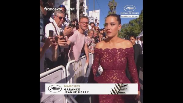 Adèle Exarchopoulos chaleureusement accueillie par ses fans au festival de Cannes !