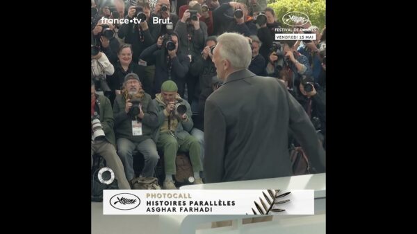 Vincent Cassel divertit et plaisante avec les photographes du photocall du Festival de Cannes !