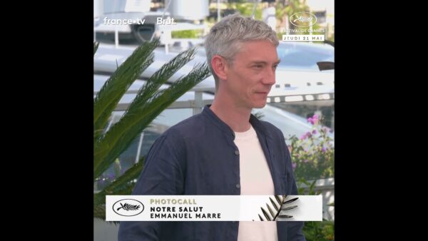Bonne humeur et plaisanteries avec Swann Arlaud au photocall de NOTRE SALUT !