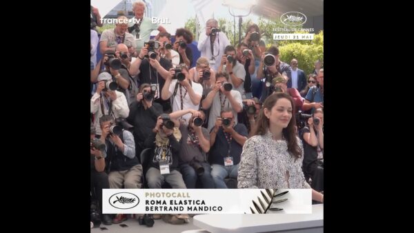 Marion Cotillard resplendissante au photocall de ROMA ELASTICA !