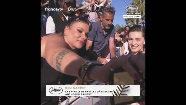 Anamaria Vartolomei resplendissante auprès des festivaliers cannois !