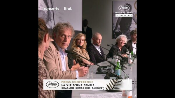 Charles Berling partage son ressenti positif sur l&rsquo;évolution des rôles féminins.