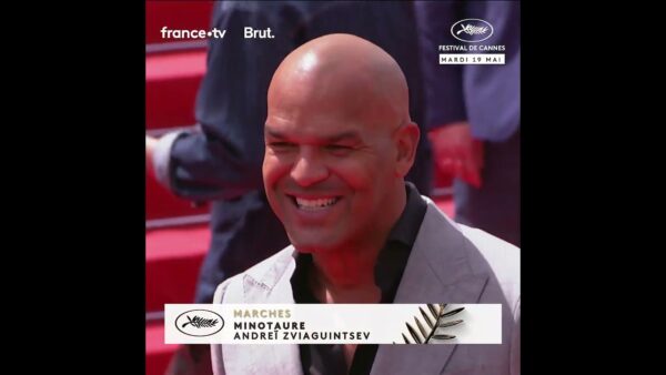 Amaury Nolasco et le soleil sont les stars de cette montée des marches !