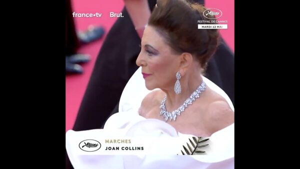 Joan Collins rayonne sur les marches de Cannes !