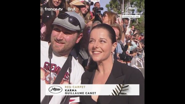 Laure Calamy, tout sourire auprès des festivaliers !