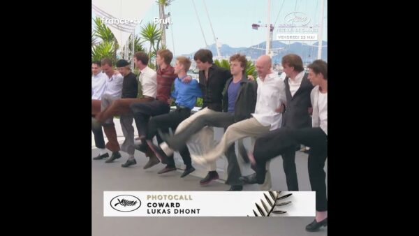 Danse collective de l&rsquo;ensemble de l&rsquo;équipe du film COWARD, réalisé par Lukas Dhont !