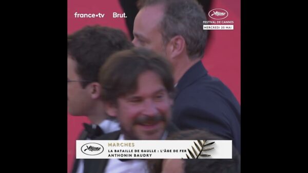 L’équipe du film LES SURVIVANTS DU CHE passent devant les photographes cannois !
