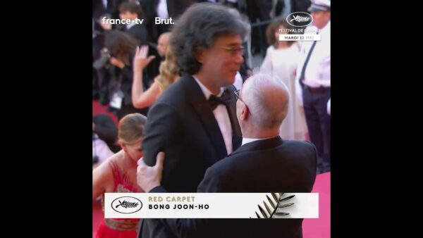 Bong Joon-ho accueilli chaleureusement par Thierry Frémaux lors de la cérémonie d&rsquo;ouverture !