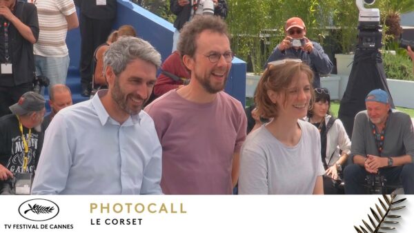 LE CORSET – Photocall – VO – Cannes 2026