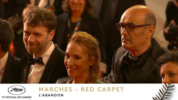 L&rsquo;ABANDON – Les marches – VO – Cannes 2026